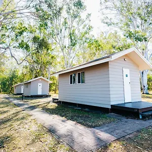 Kangarooms Noosa Everglades Hostel